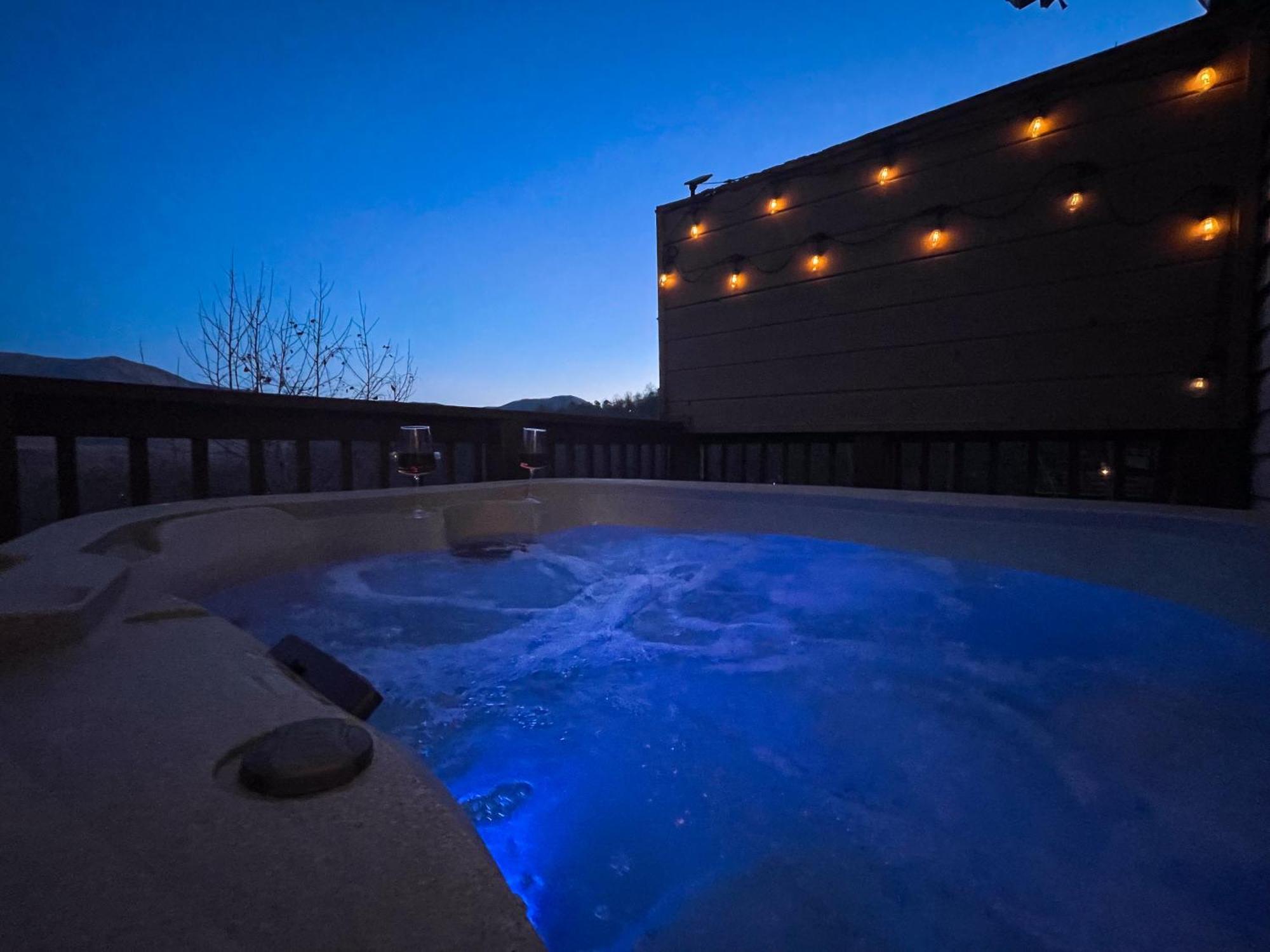 Heavenly View - Bear Themed Cabin, Hottub, Dog-Friendly, Near Gatlinburg Ngoại thất bức ảnh